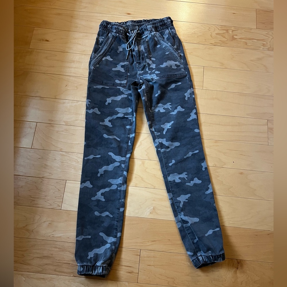 American Eagle Outfitters Camouflage Ankle Pants